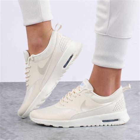 dames sneakers hoog nike|nike air max dames.